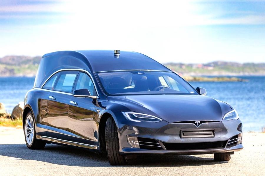  Tesla Model S 75D Begravelsesbil 2018 года  (NO) (фото 1 из 12)